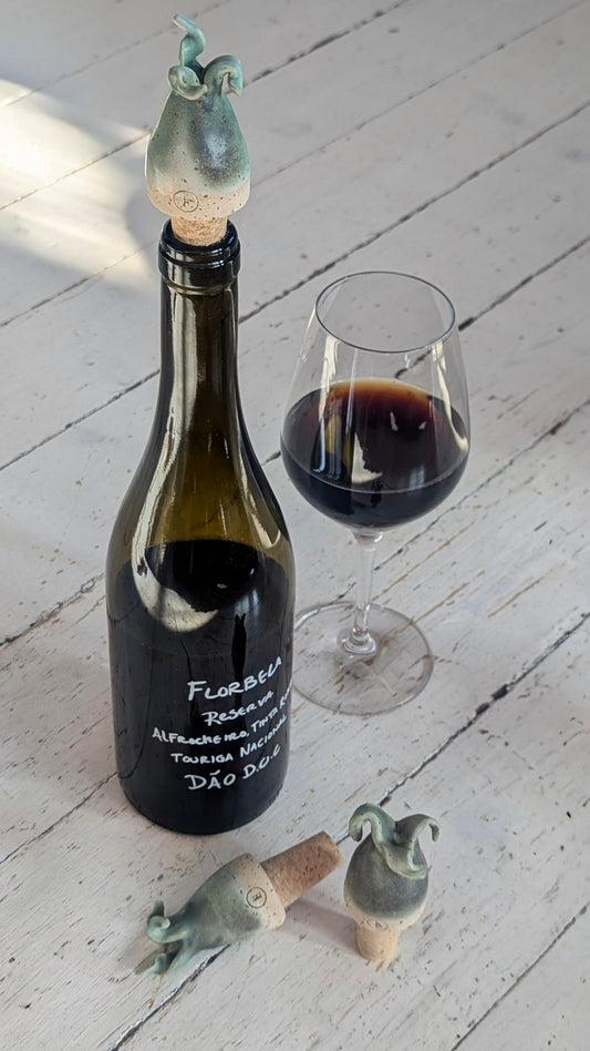 Nyponkorkar i keramik