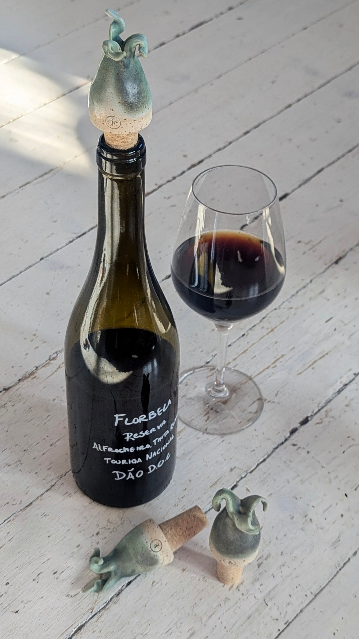 Nyponkorkar i keramik