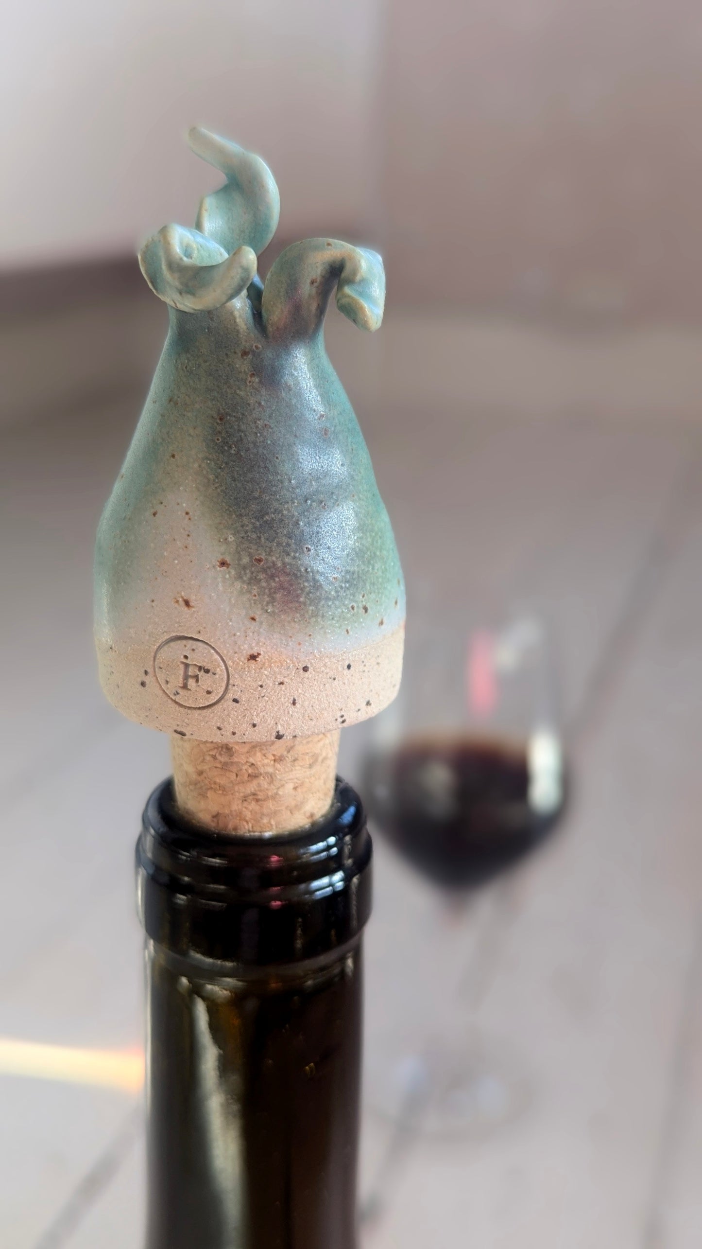 Nyponkorkar i keramik