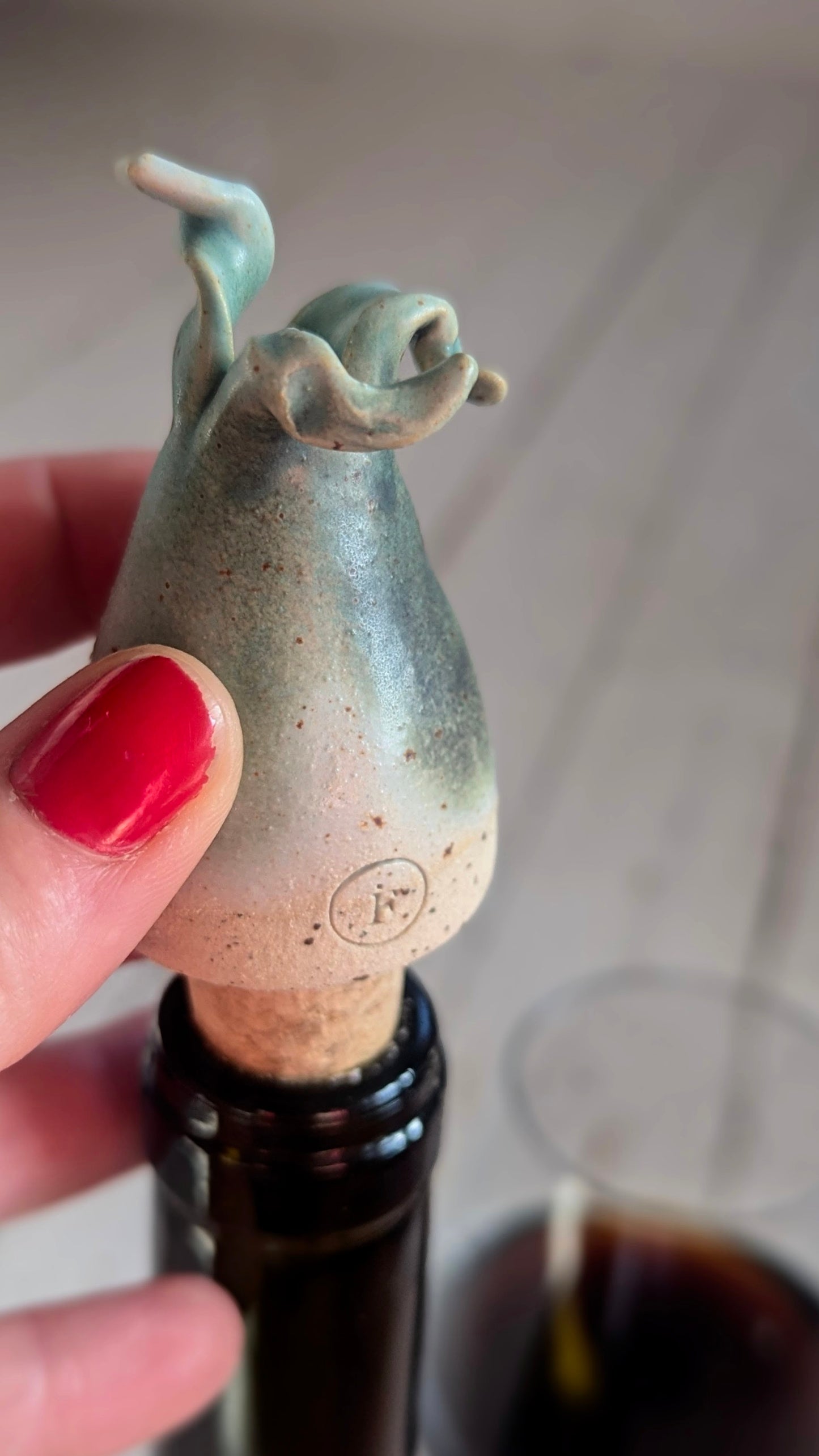 Nyponkorkar i keramik